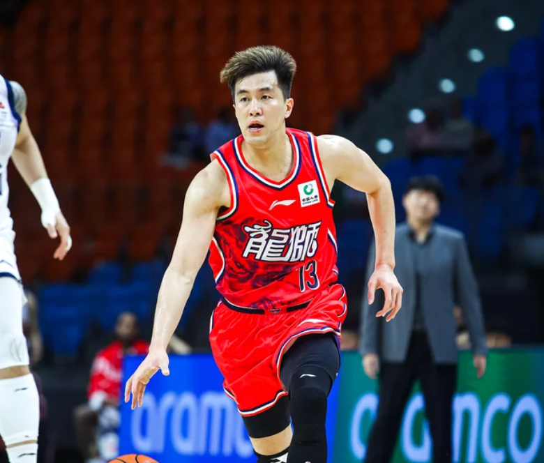 开云体育入口-郭艾伦被担架抬出场，或是生涯最后一战，球迷：不希望就此退役