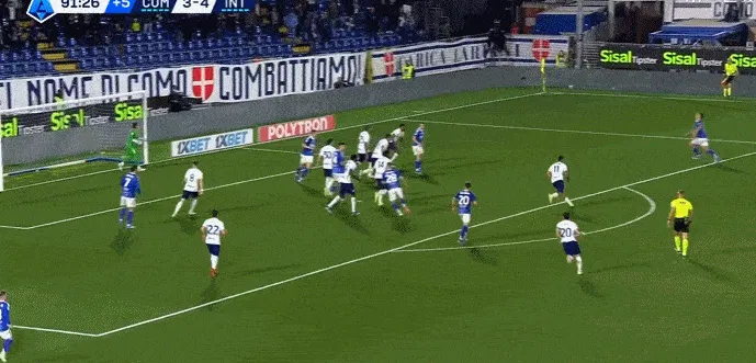 科莫定位球二次进攻，莫雷诺射门击中拉蒙打在横梁上